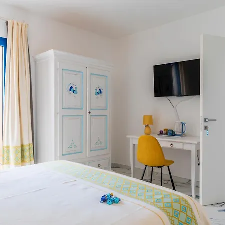 לינה וארוחת בוקר Turchese House 3*