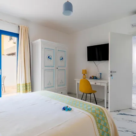 לינה וארוחת בוקר Turchese House 3*